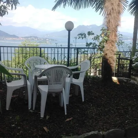Nice Lake View 바메노